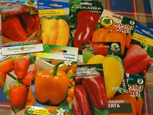تُباع بذور الفلفل في المتاجر في أكياس مزخرفة بالفاكهة