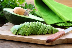 Modi per utilizzare il frutto dell'avocado in cucina